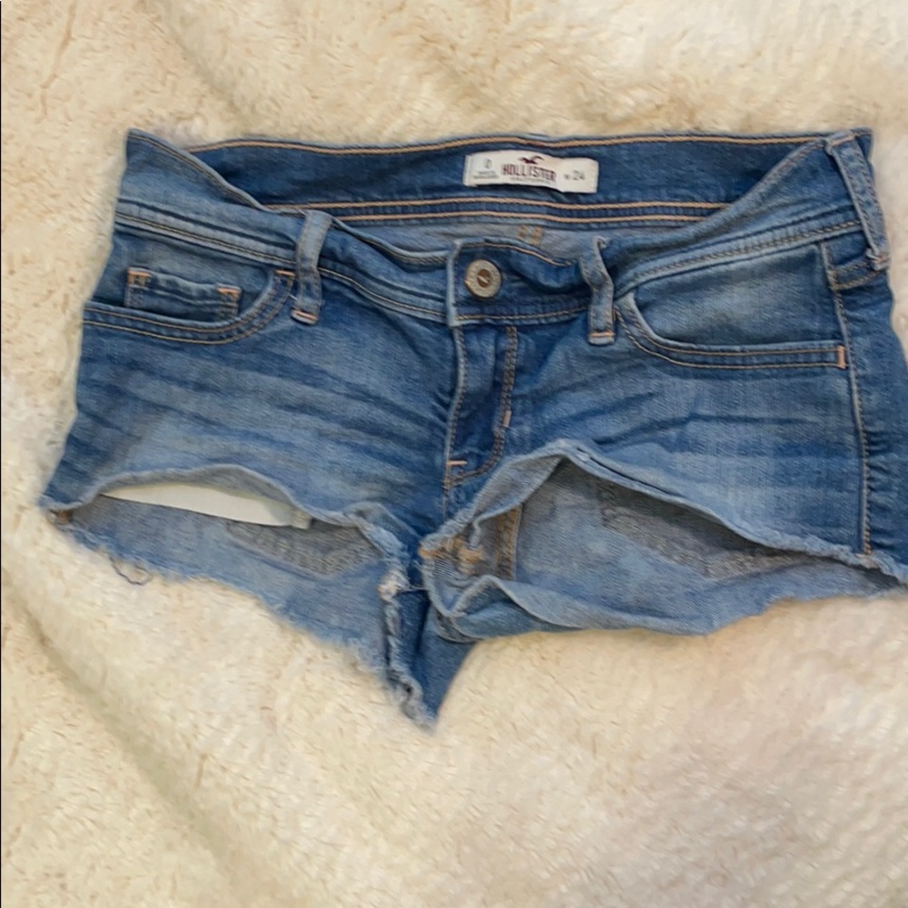 hollister shorts (size 0 w24)